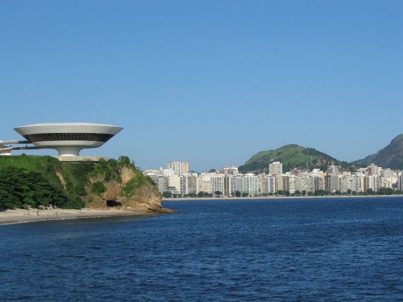 Niterói_bay_and_contemporary_musem1