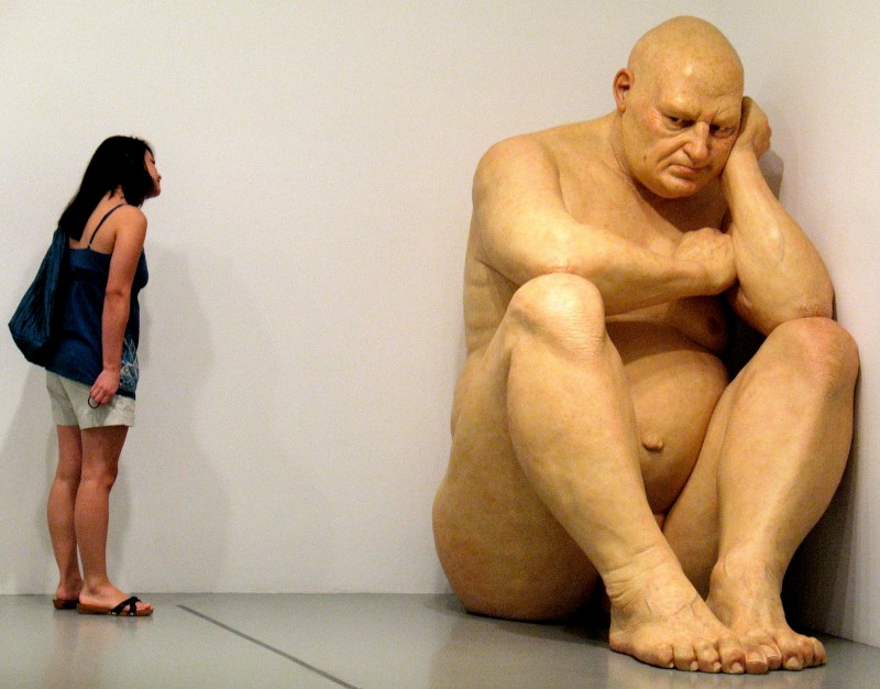 ron-mueck-arte-hiperrealista-cartier-paris-3